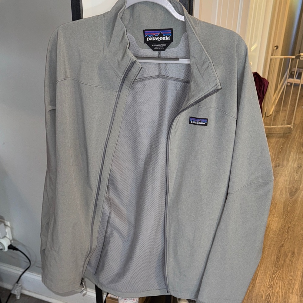 Patagonia Light Gray Women's Jacket (NWT)